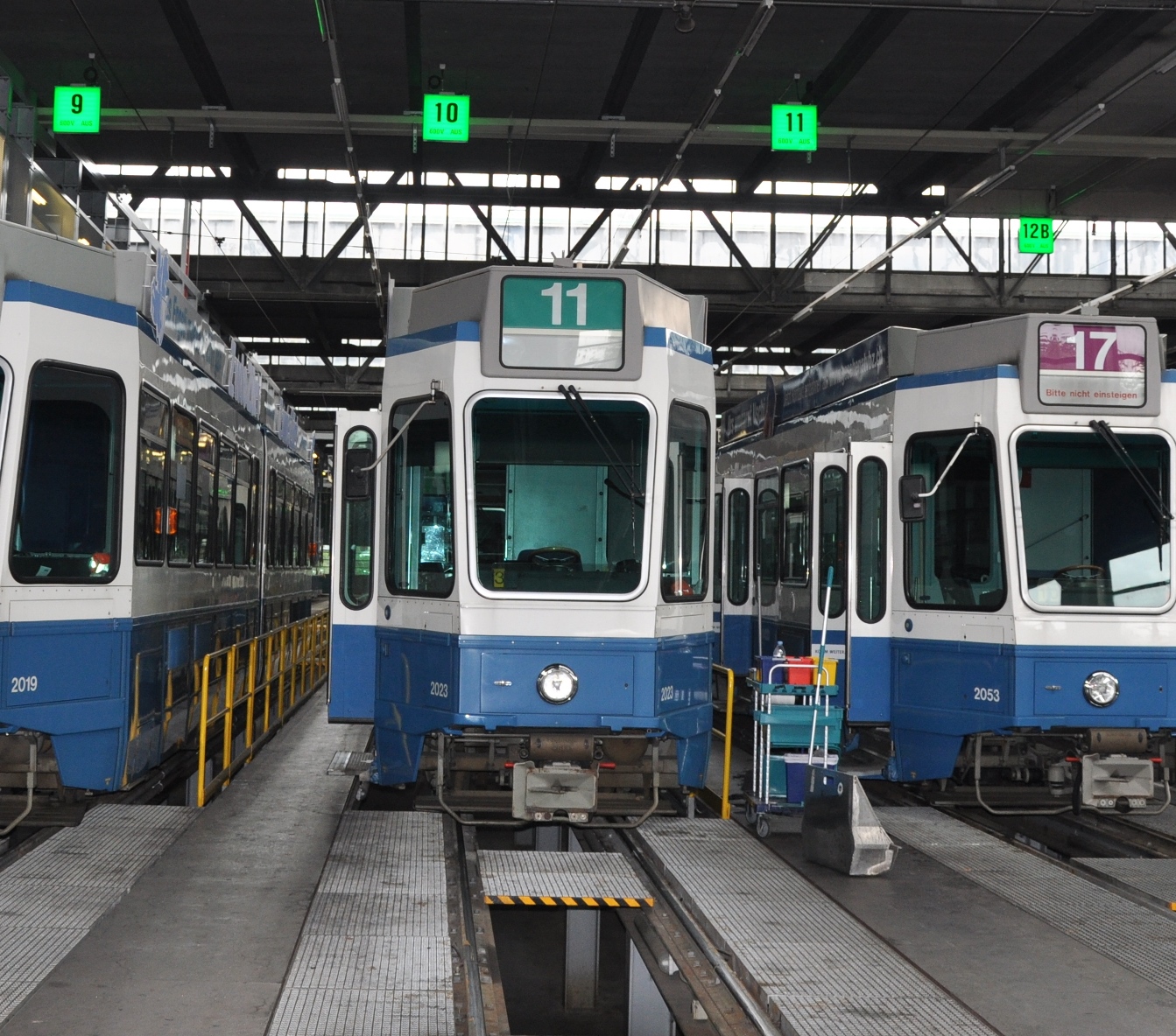 Signalleuchte SL450 mit homogen hinterleuchteten Anzeigeflächen